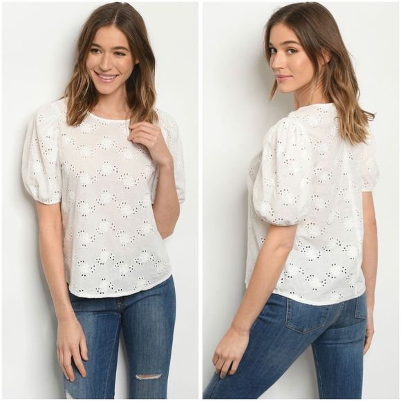 LilyandGypsy Tops - 🆕Eyelet puffy short sleeve blouse